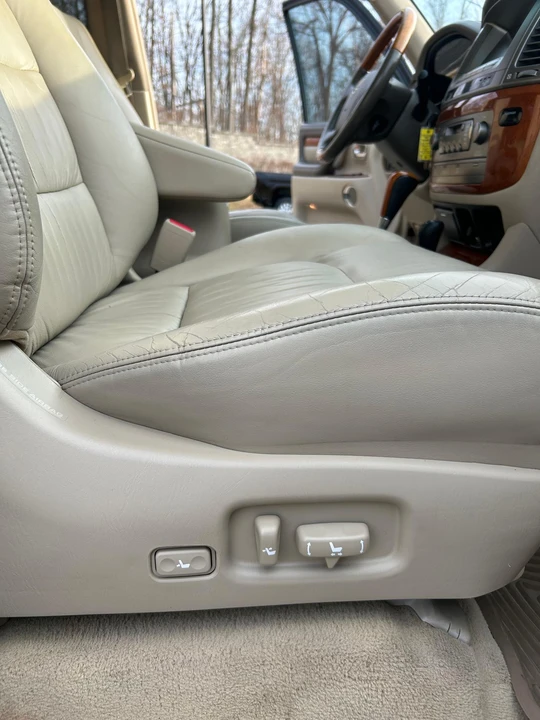 2006 Lexus LX 2nd Gen - Image 19 of 31