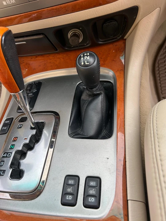 2006 Lexus LX 2nd Gen - Image 26 of 31