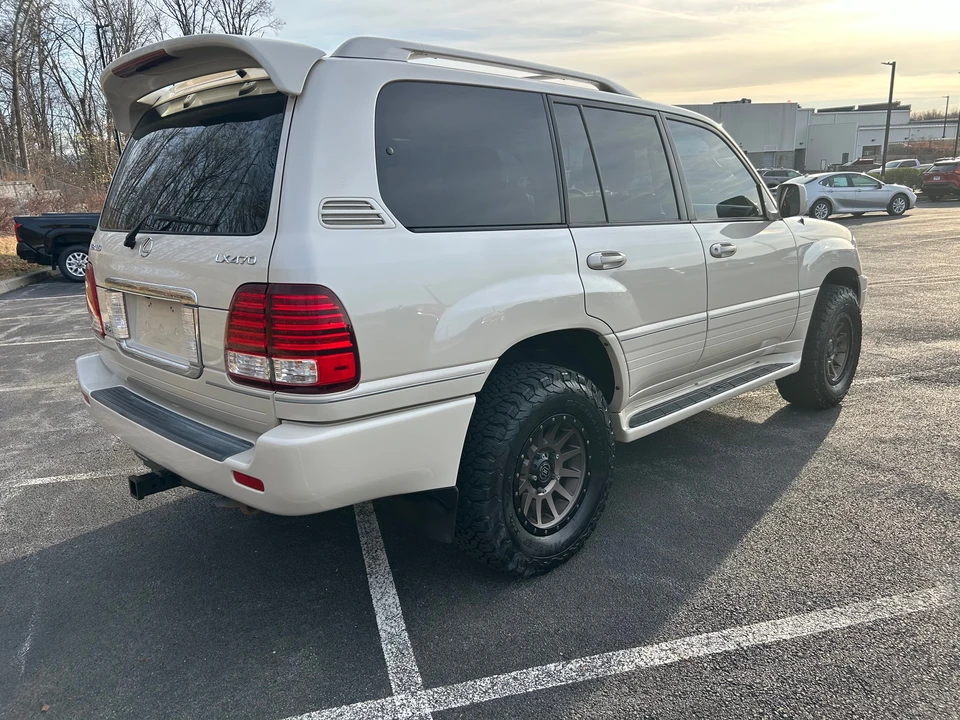 2006 Lexus LX 2nd Gen - Image 6 of 31