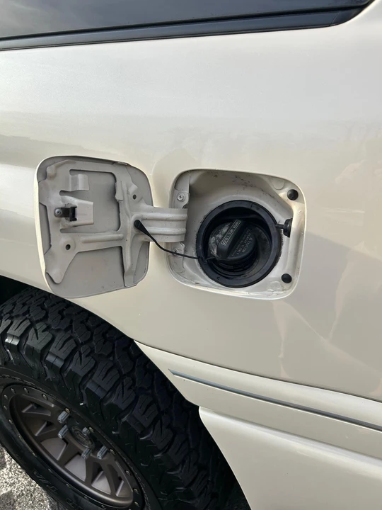 2006 Lexus LX 2nd Gen - Image 12 of 31