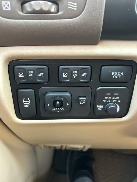 2006 Lexus LX 2nd Gen - Image 22 of 31