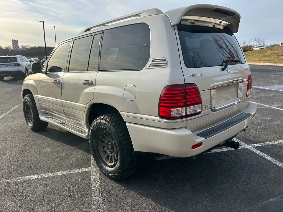 2006 Lexus LX 2nd Gen - Image 4 of 31