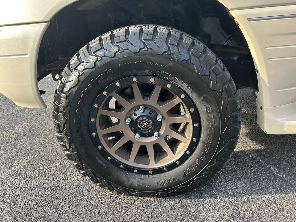 2006 Lexus LX 2nd Gen - Image 14 of 31