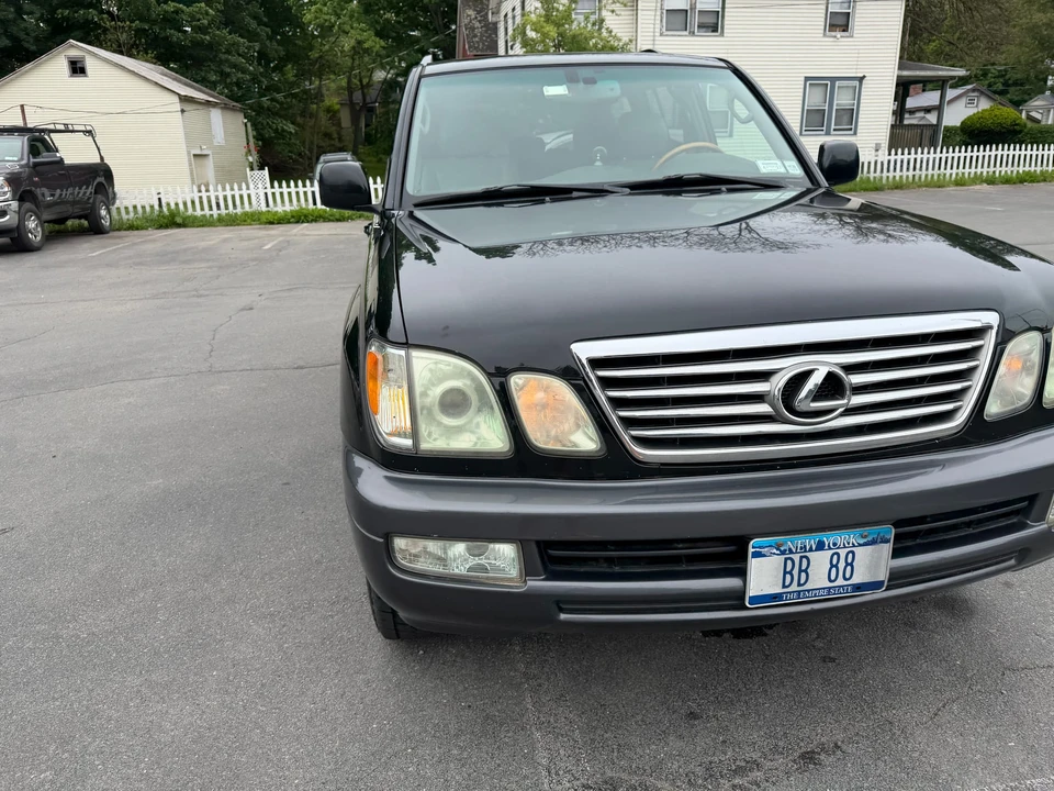2006 Lexus LX 2nd Gen - Image 12 of 31