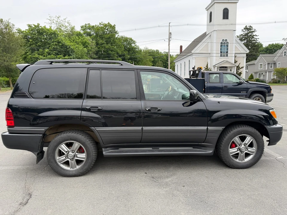 2006 Lexus LX 2nd Gen - Image 28 of 31
