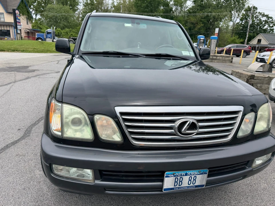 2006 Lexus LX 2nd Gen - Image 10 of 31