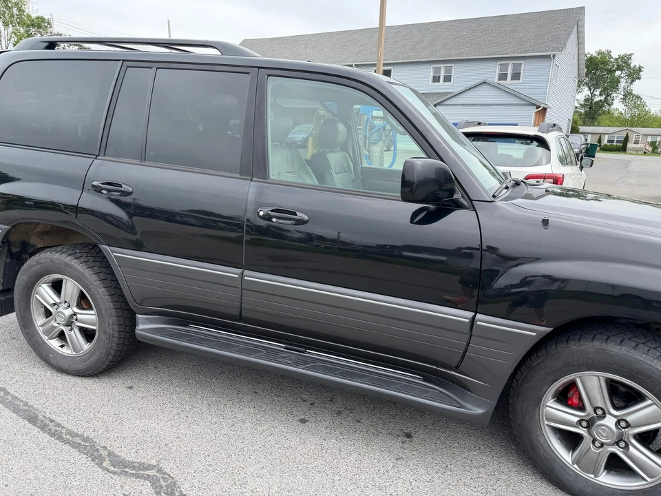 2006 Lexus LX 2nd Gen - Image 25 of 31