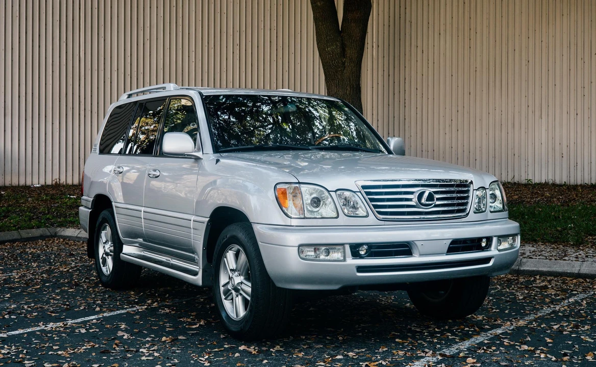 2006 Lexus LX 2nd Gen - Image 2 of 31