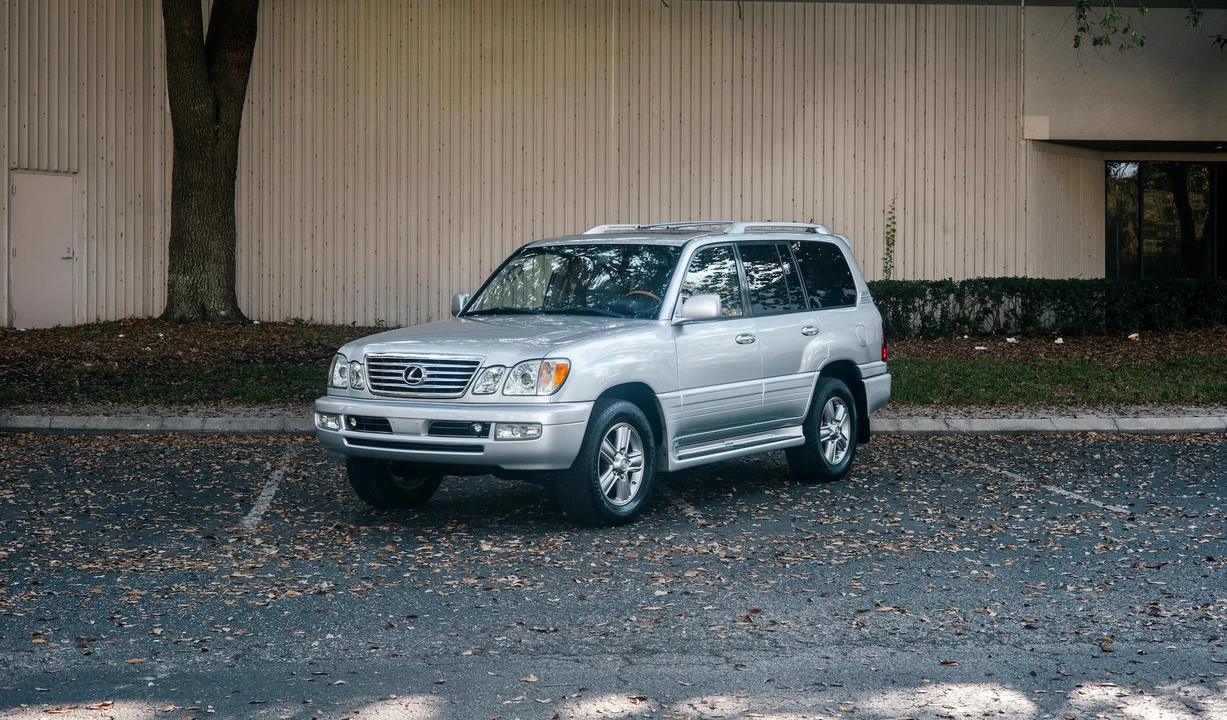 2006 Lexus LX 2nd Gen - Image 10 of 31