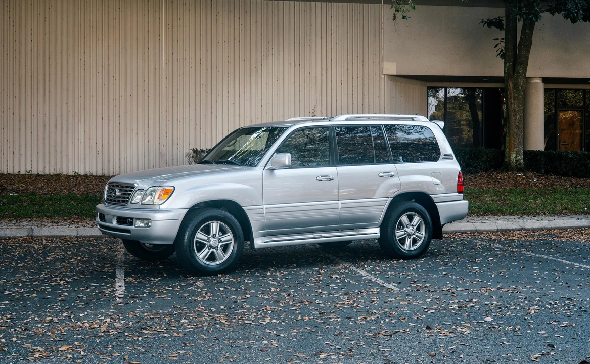 2006 Lexus LX 2nd Gen - Image 12 of 31