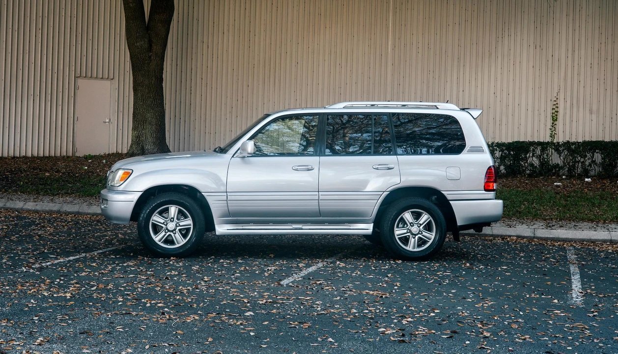 2006 Lexus LX 2nd Gen - Image 14 of 31
