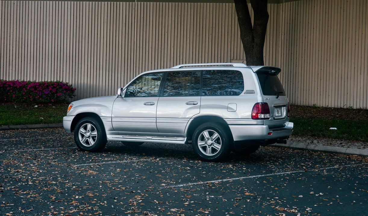 2006 Lexus LX 2nd Gen - Image 16 of 31