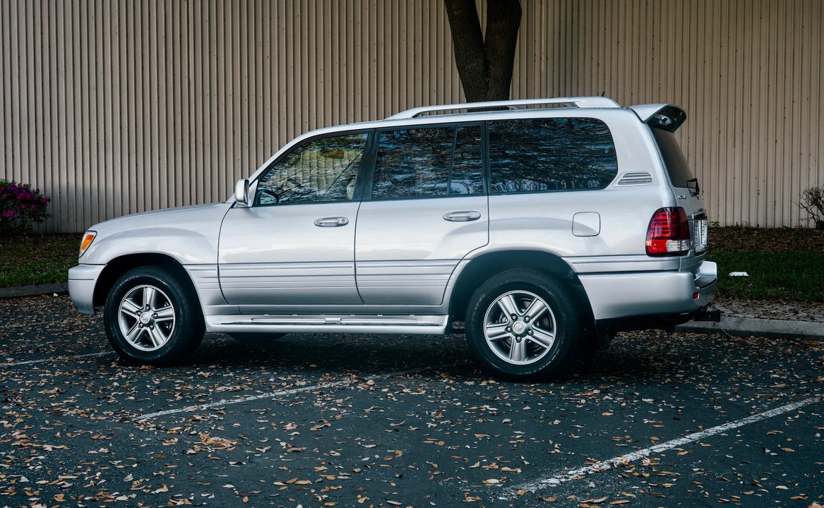 2006 Lexus LX 2nd Gen - Image 15 of 31