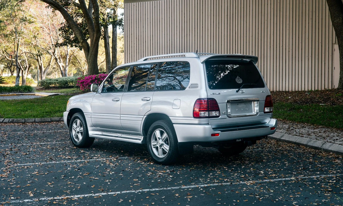 2006 Lexus LX 2nd Gen - Image 19 of 31