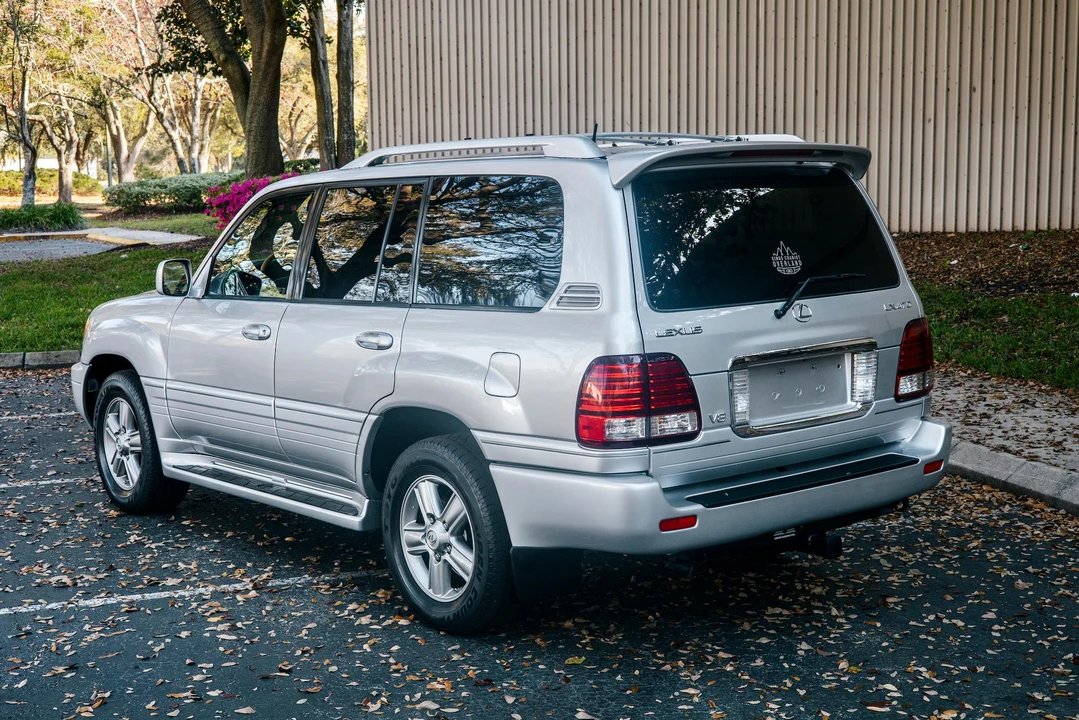 2006 Lexus LX 2nd Gen - Image 20 of 31
