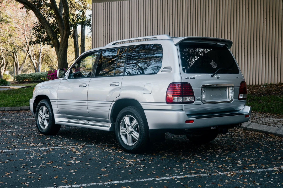 2006 Lexus LX 2nd Gen - Image 18 of 31