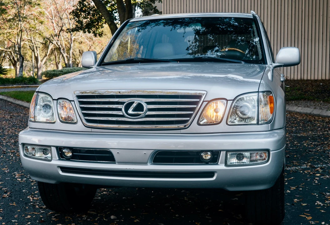 2006 Lexus LX 2nd Gen - Image 6 of 31