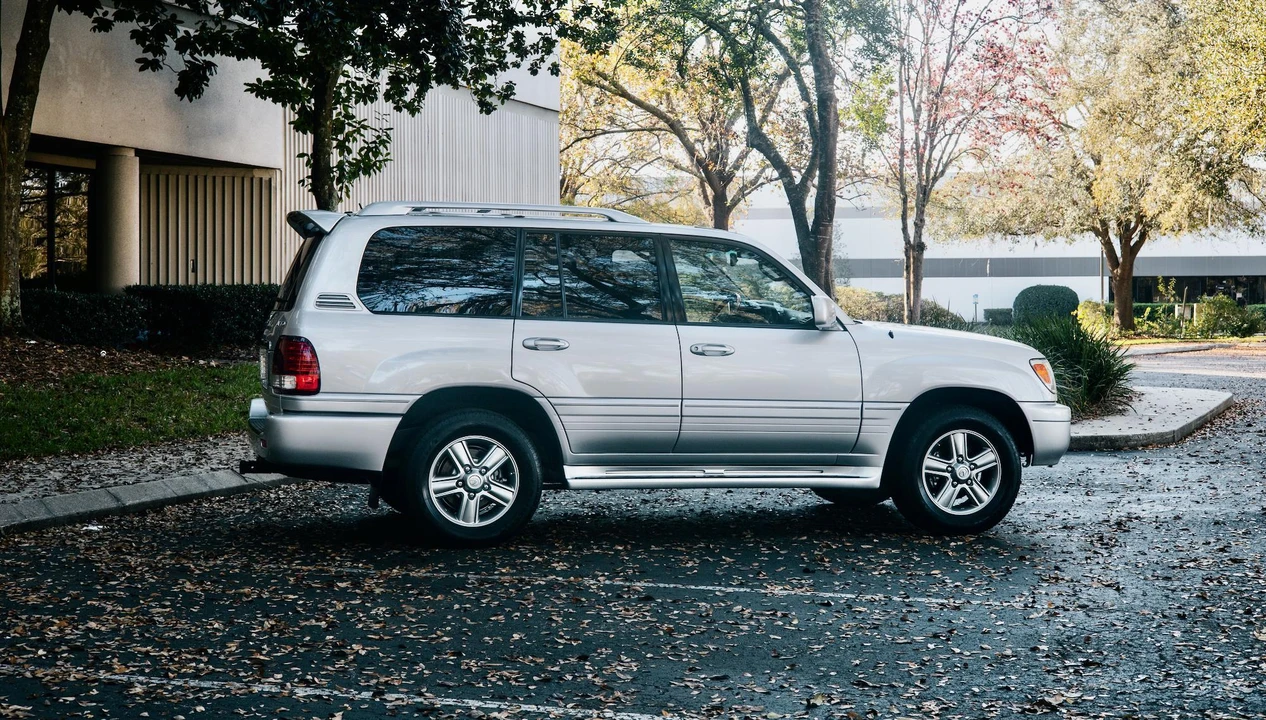 2006 Lexus LX 2nd Gen - Image 30 of 31