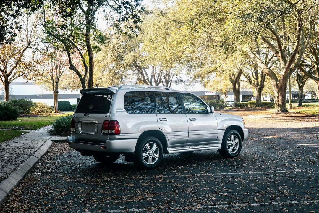 2006 Lexus LX 2nd Gen - Image 27 of 31