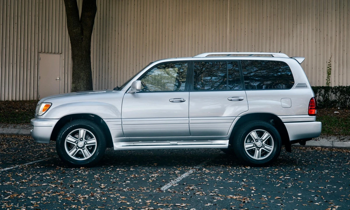 2006 Lexus LX 2nd Gen - Image 13 of 31