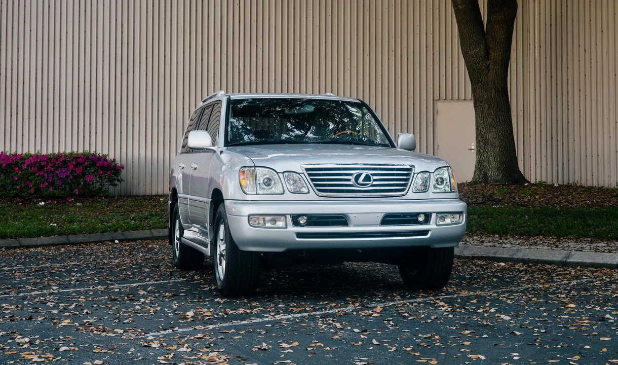 2006 Lexus LX 2nd Gen - Image 3 of 31