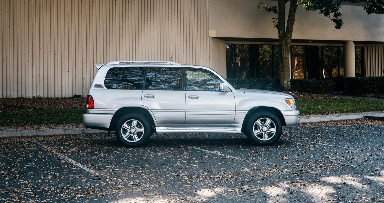 2006 Lexus LX 2nd Gen - Image 31 of 31