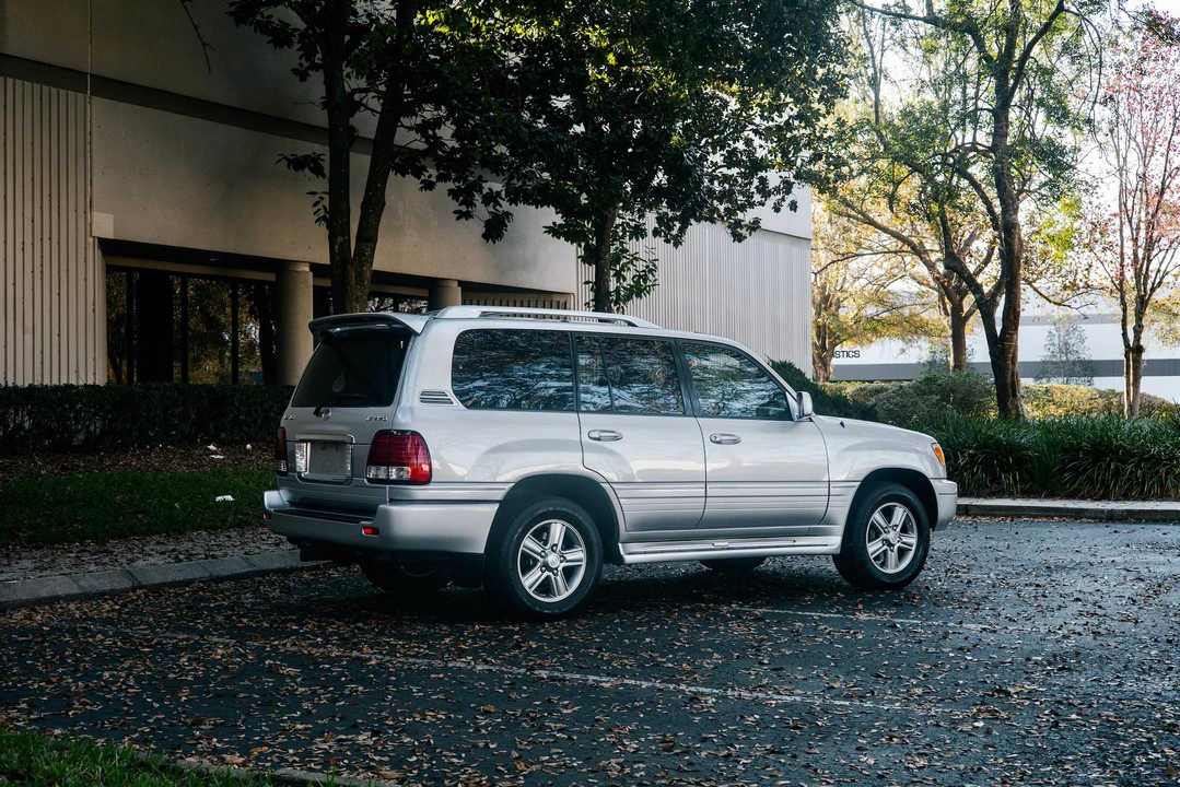 2006 Lexus LX 2nd Gen - Image 29 of 31