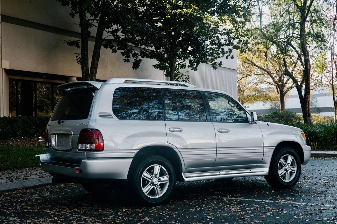 2006 Lexus LX 2nd Gen - Image 28 of 31