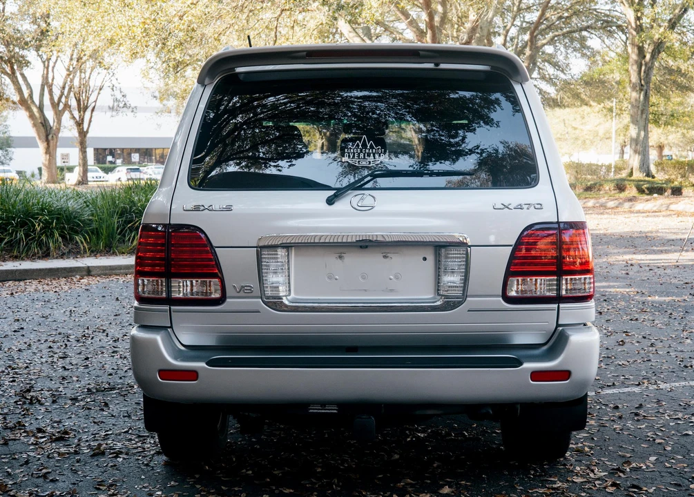 2006 Lexus LX 2nd Gen - Image 23 of 31