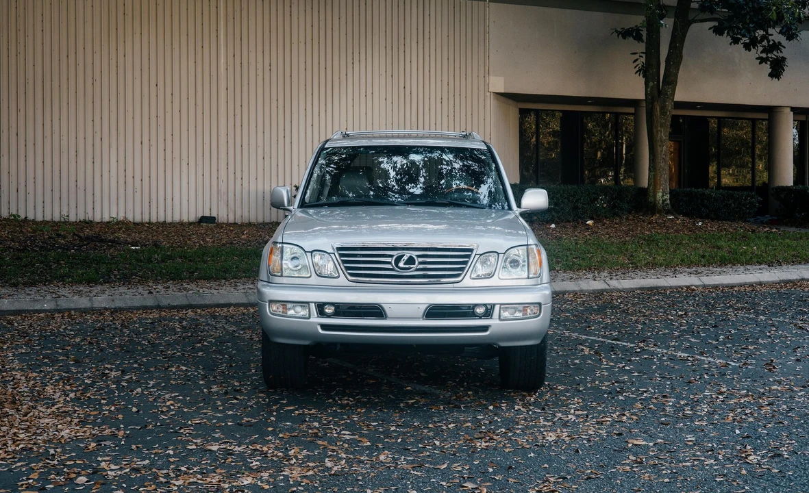 2006 Lexus LX 2nd Gen - Image 4 of 31