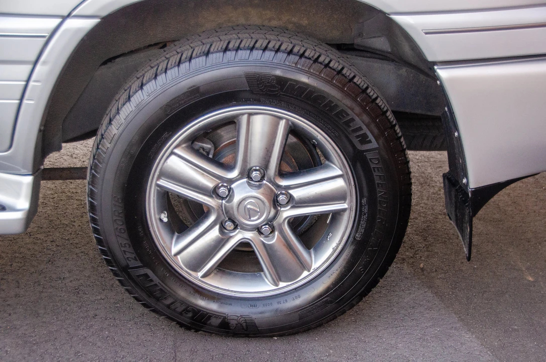 2006 Lexus LX 2nd Gen - Image 21 of 31