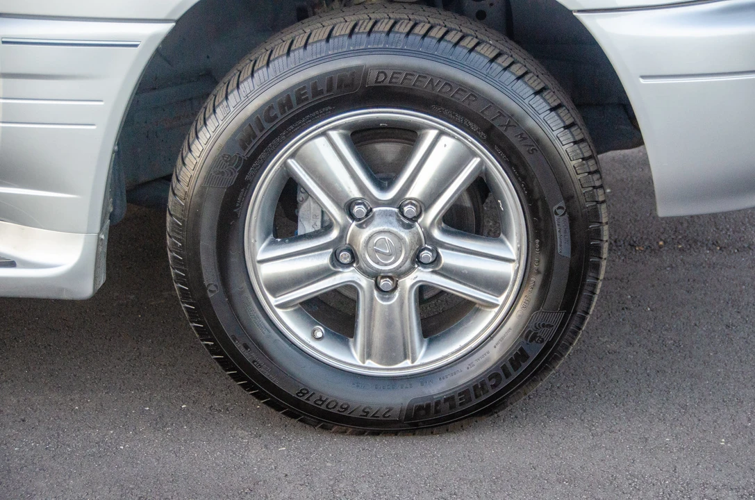 2006 Lexus LX 2nd Gen - Image 25 of 31