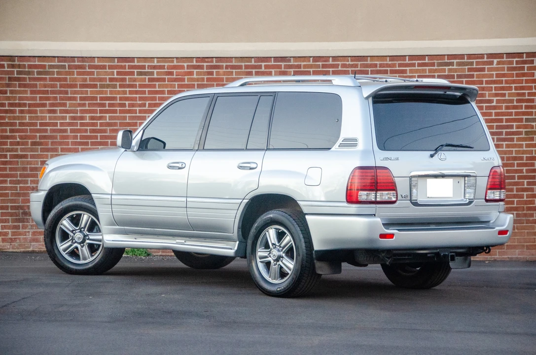 2006 Lexus LX 2nd Gen - Image 5 of 31