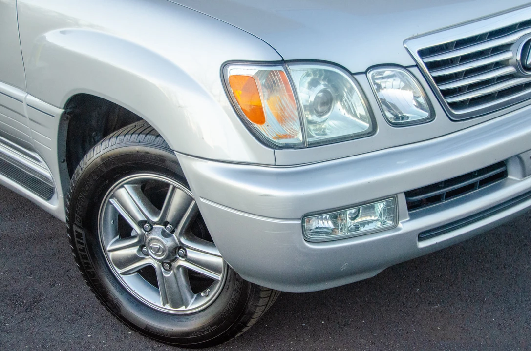 2006 Lexus LX 2nd Gen - Image 18 of 31