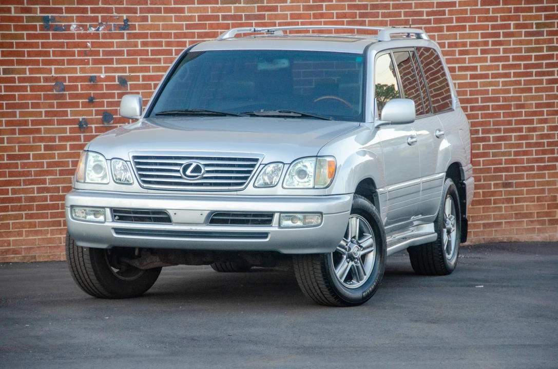 2006 Lexus LX 2nd Gen - Image 2 of 31