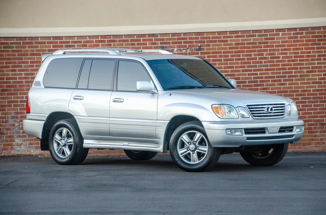 2006 Lexus LX 2nd Gen - Image 11 of 31