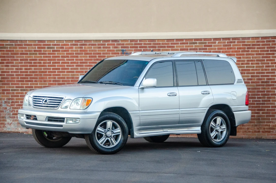 2006 Lexus LX 2nd Gen - Image 3 of 31
