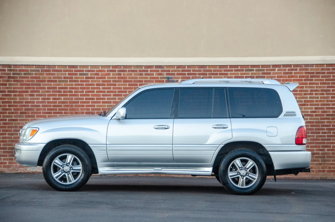 2006 Lexus LX 2nd Gen - Image 4 of 31
