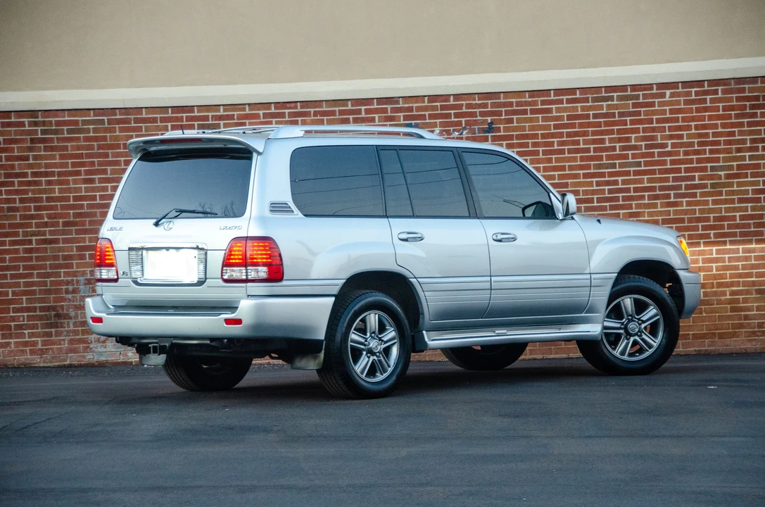 2006 Lexus LX 2nd Gen - Image 9 of 31
