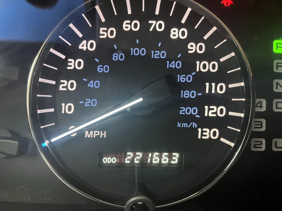 2006 Lexus LX 2nd Gen - Image 30 of 31