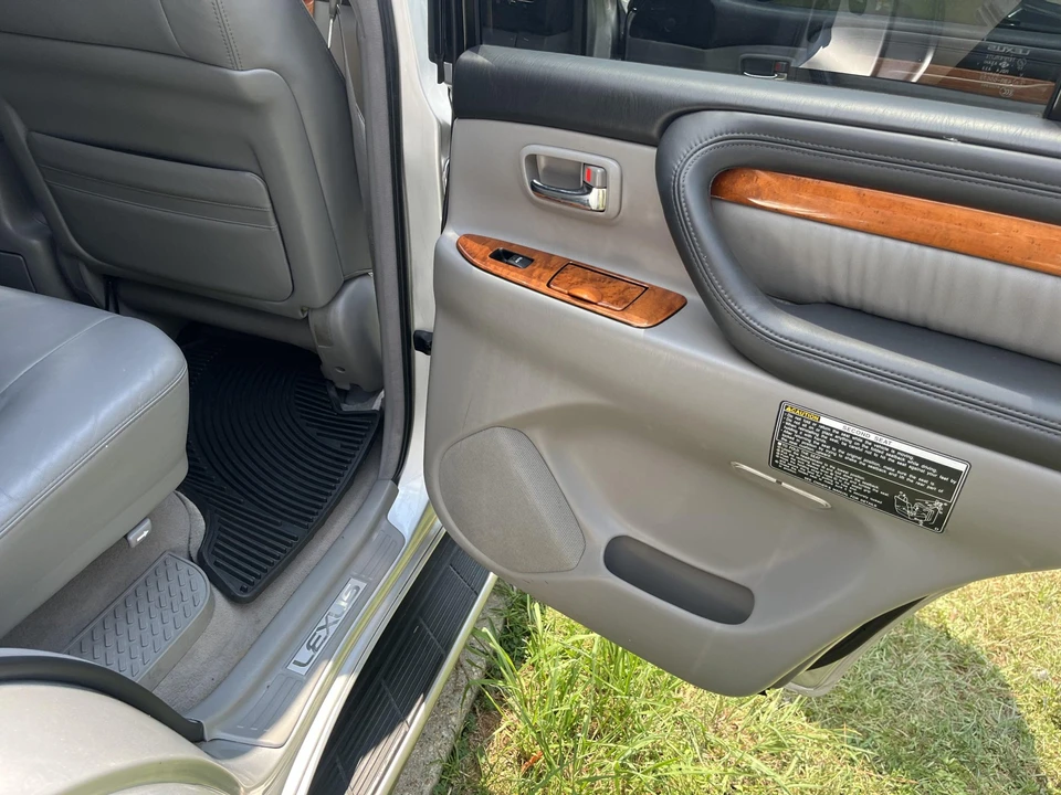 2006 Lexus LX 2nd Gen - Image 23 of 31