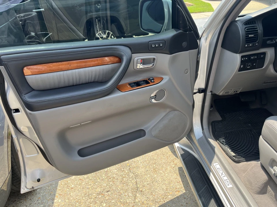 2006 Lexus LX 2nd Gen - Image 16 of 31