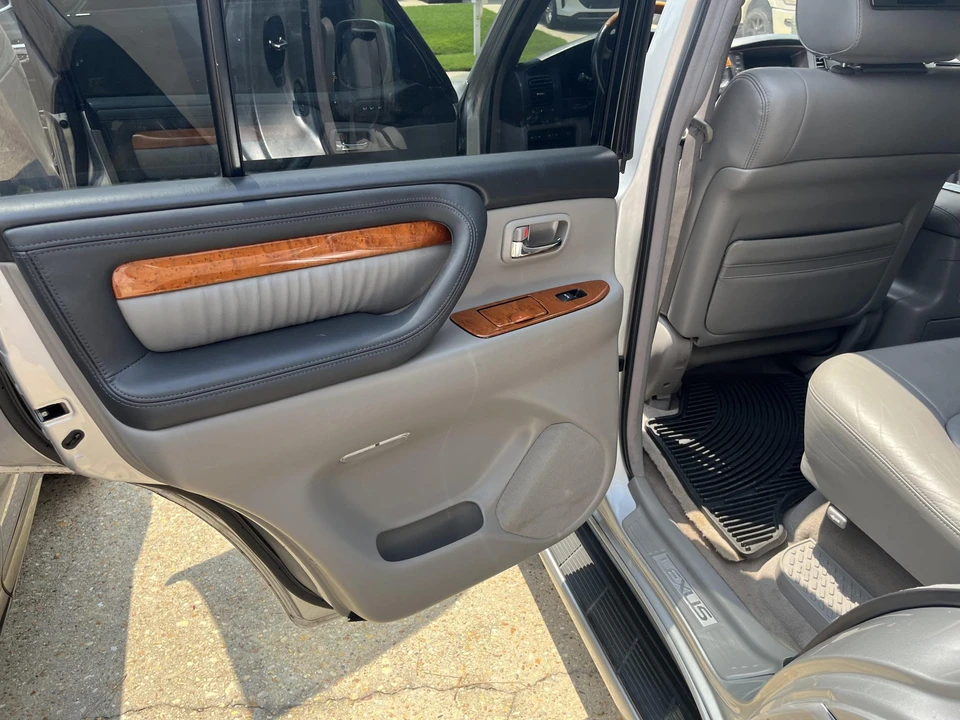 2006 Lexus LX 2nd Gen - Image 21 of 31