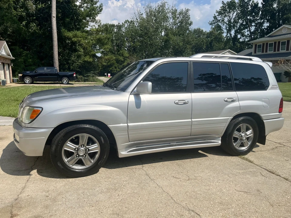 2006 Lexus LX 2nd Gen - Image 2 of 31