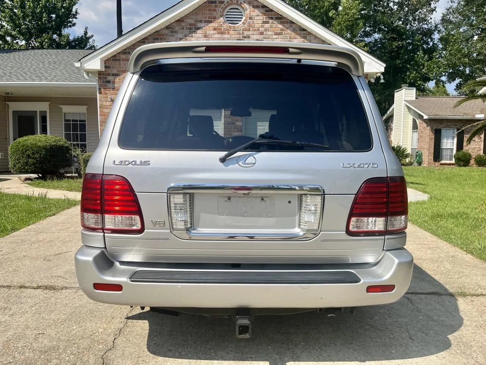 2006 Lexus LX 2nd Gen - Image 3 of 31