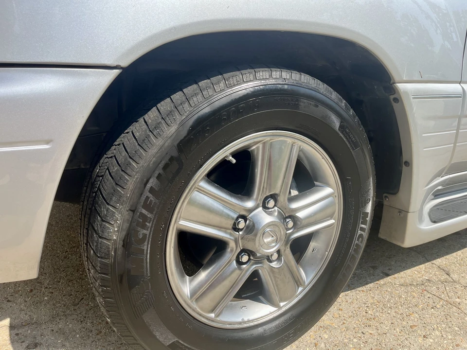 2006 Lexus LX 2nd Gen - Image 13 of 31