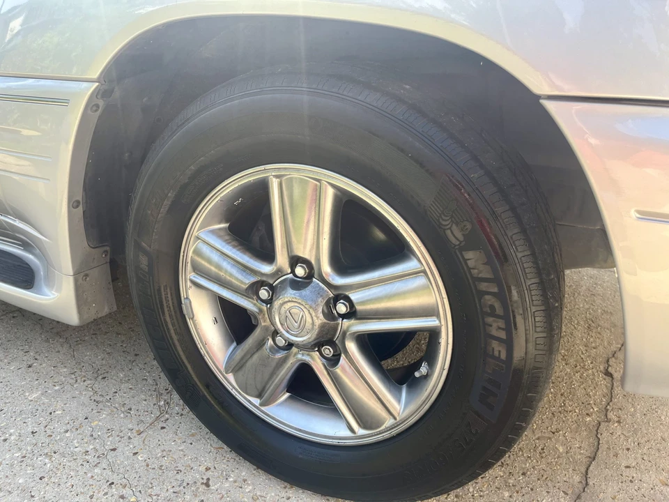 2006 Lexus LX 2nd Gen - Image 12 of 31