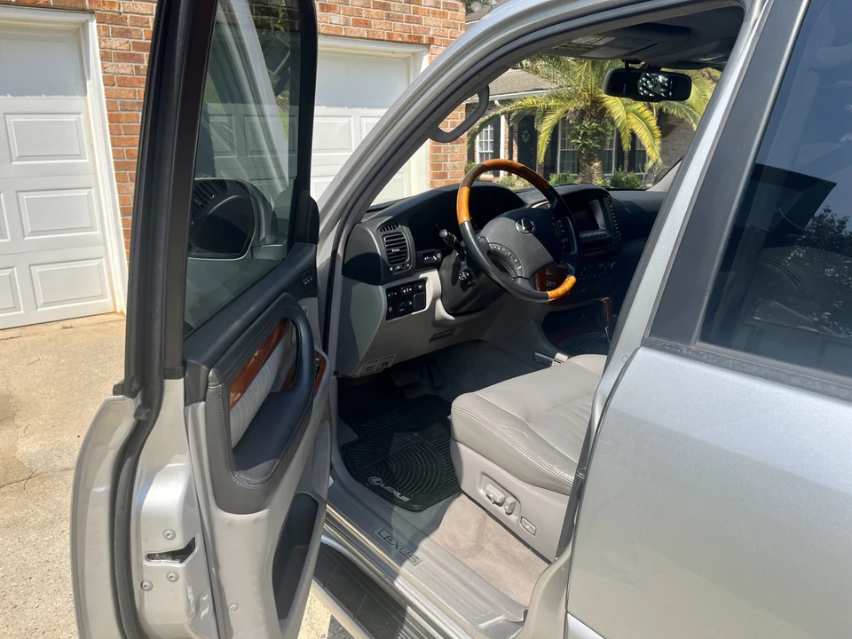 2006 Lexus LX 2nd Gen - Image 18 of 31