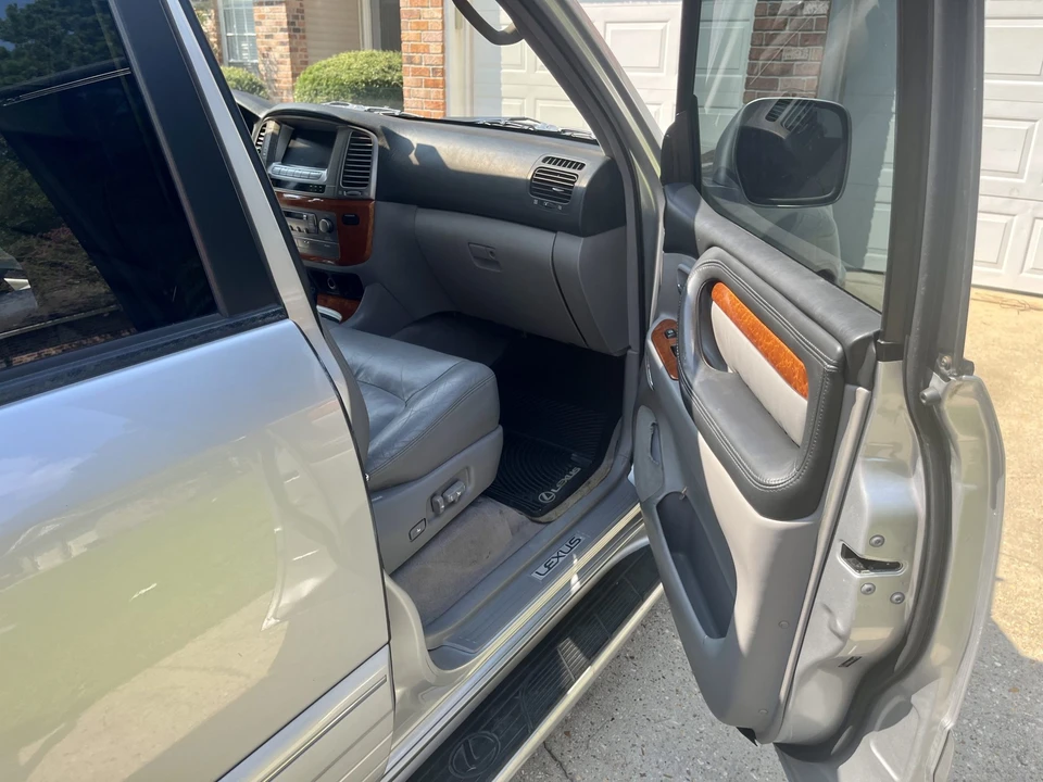 2006 Lexus LX 2nd Gen - Image 19 of 31