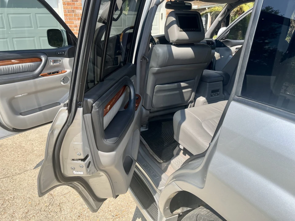 2006 Lexus LX 2nd Gen - Image 20 of 31